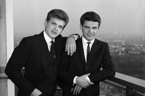The Everly Brothers Were An American Country Influenced Rock And Roll Duo Known For Steel String Acoustic Guitar And Close Harmony Singing The Everly Brothers Were An American Country Influenced Rock And Roll Duo Known For Steel String Acoustic Guitar And Close Harmony Singing