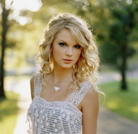 Taylor Swift Age 21